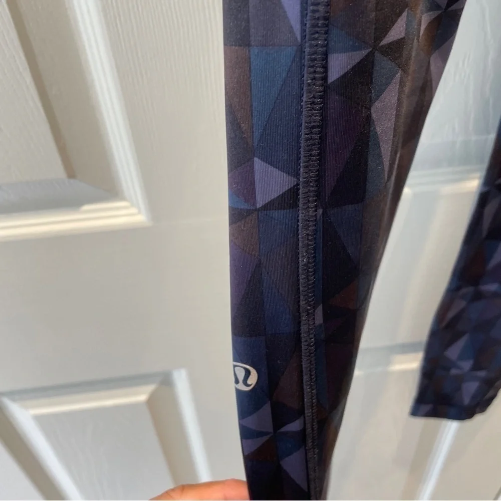 Lululemon Speed Tight II Stained Glass Love‎ Nightfall Black size 2